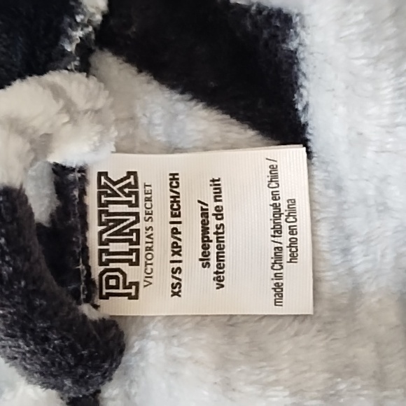 Pink Robe - Picture 5 of 6